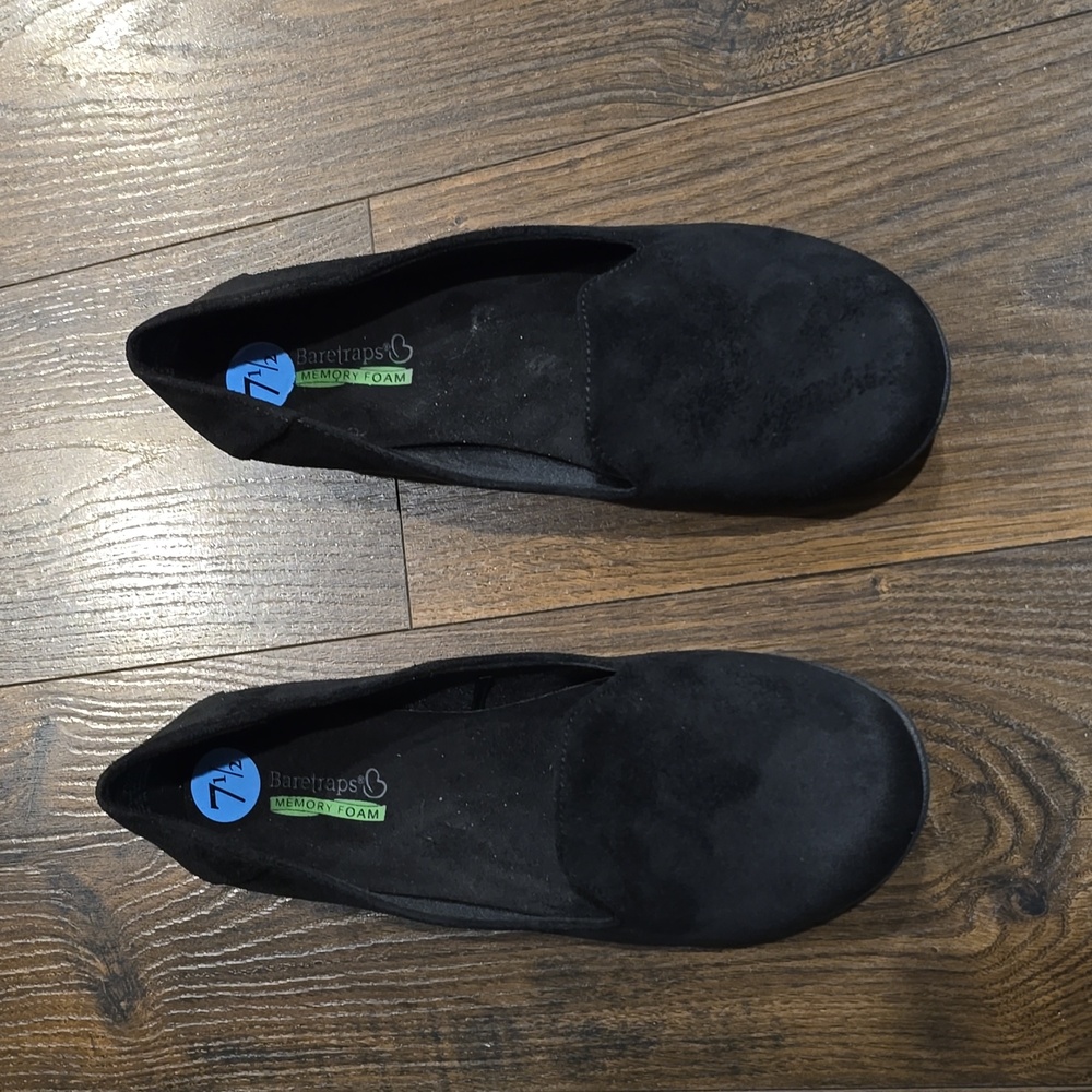 Gently used slip on Baretraps flats. - Picture 2 of 6